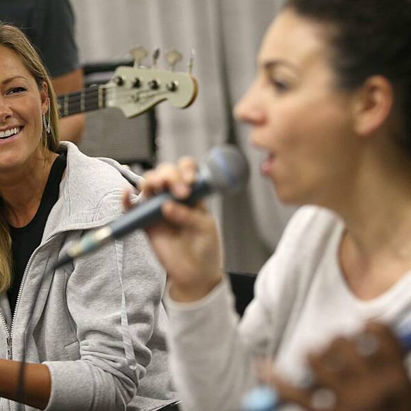 Helene Fischer mit ihren Tänzern.