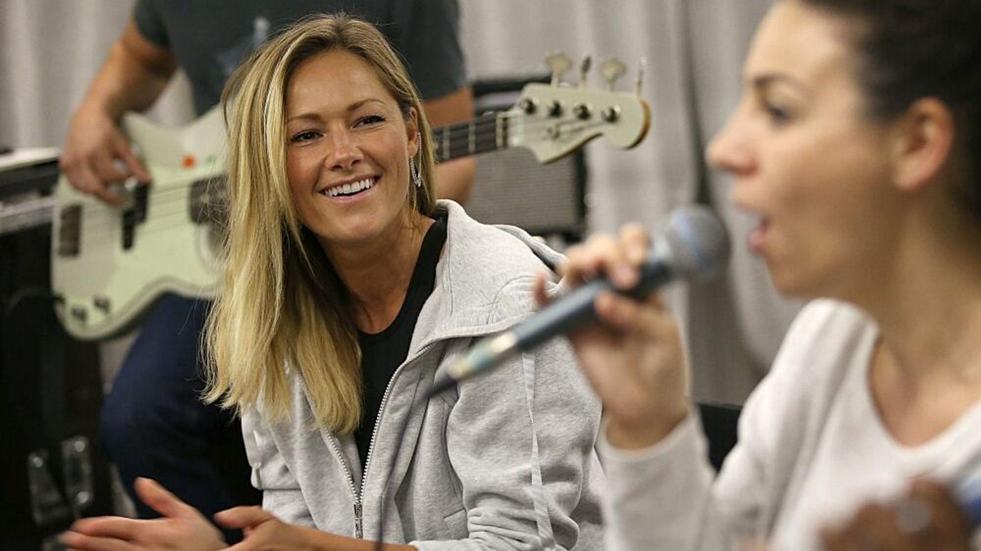 Helene Fischer mit ihren Tänzern.