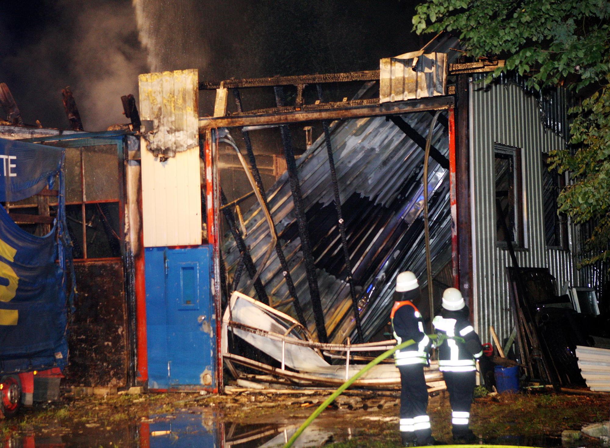 Roe_Feuer_Brander_Strasze_1355