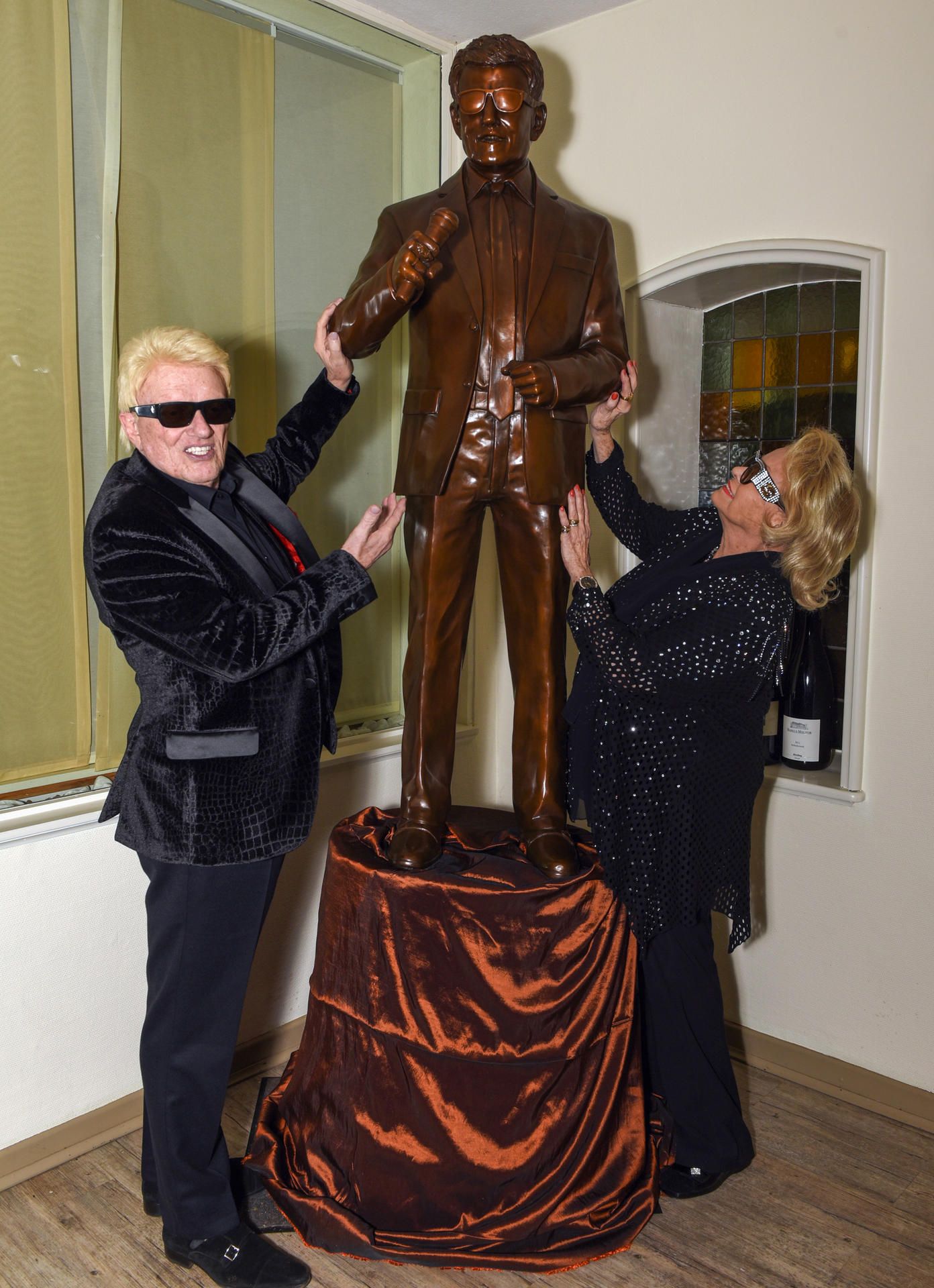Heino Statue