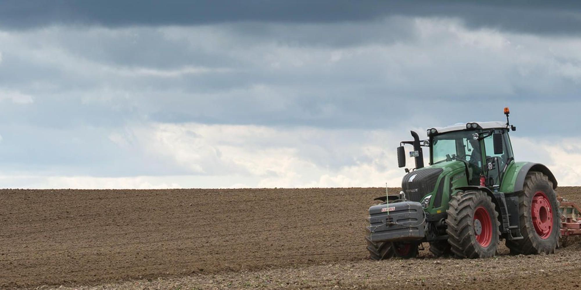 traktor-auf-feld