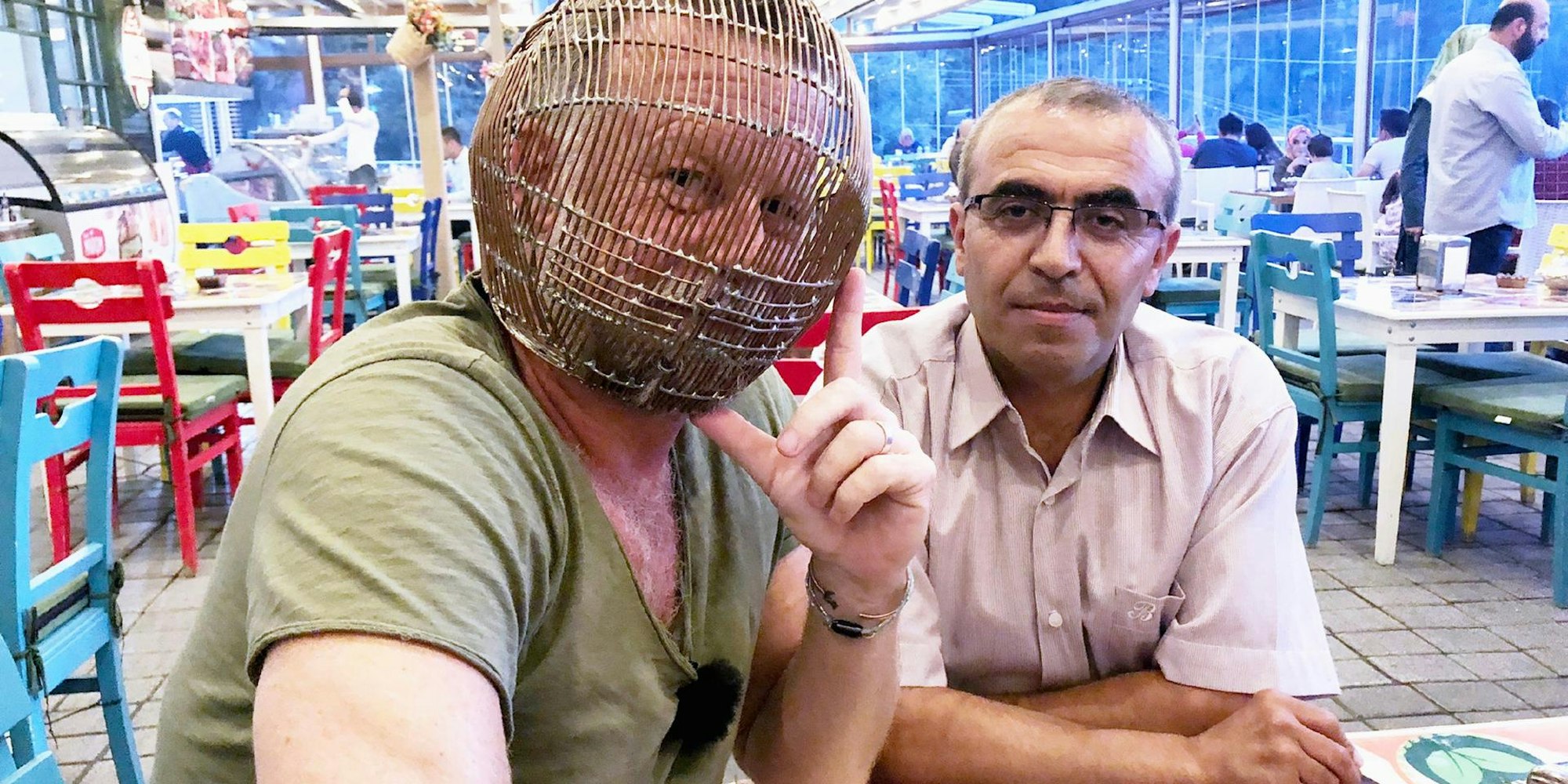 Jenke will mit Käfig zum Nichtraucher werden