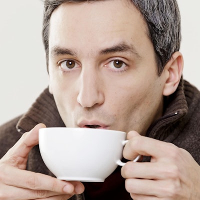 Erkältung abwehren_Tee trinken_dpa