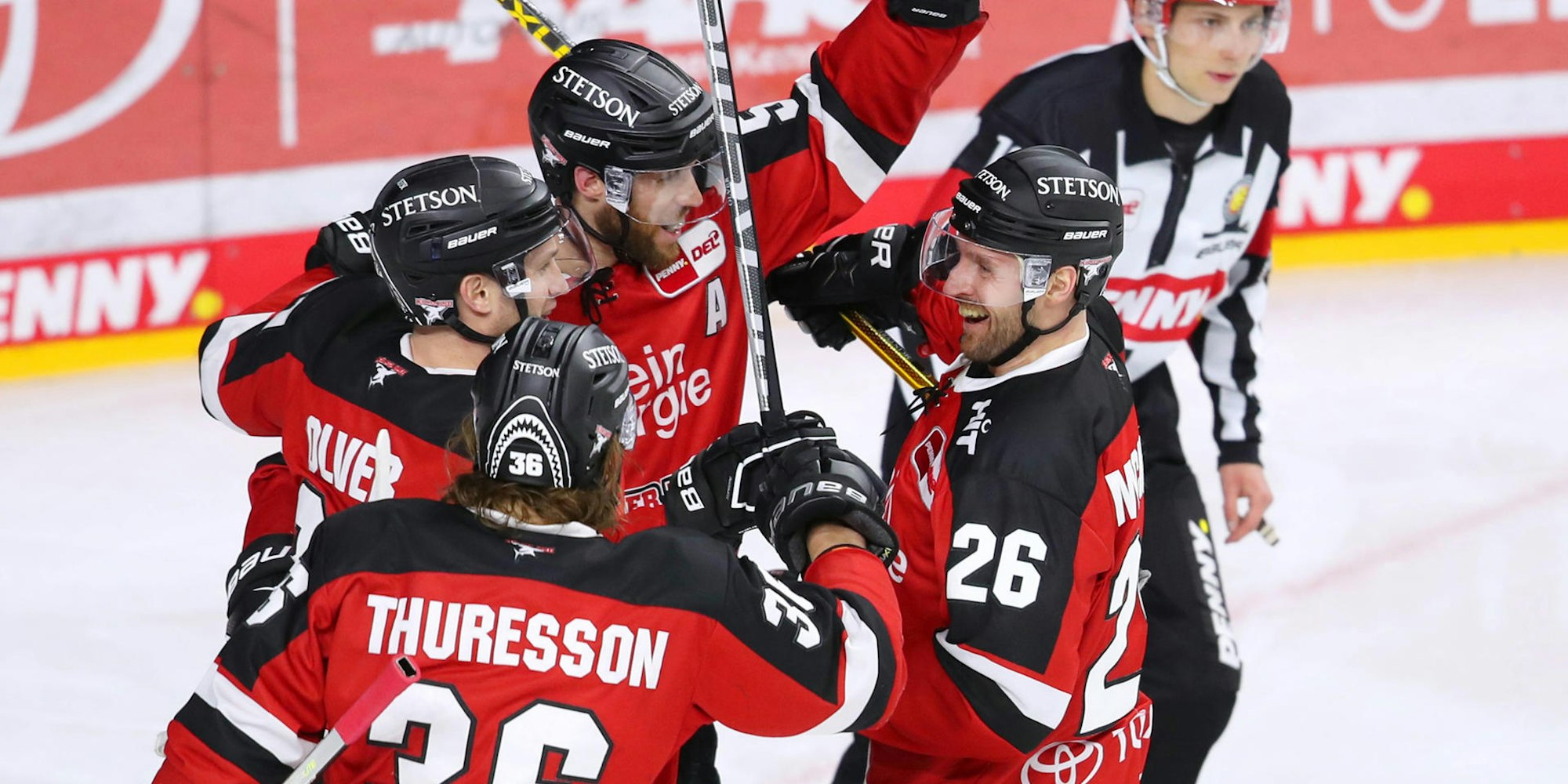 Kölner Haie freuen sich über Sieg