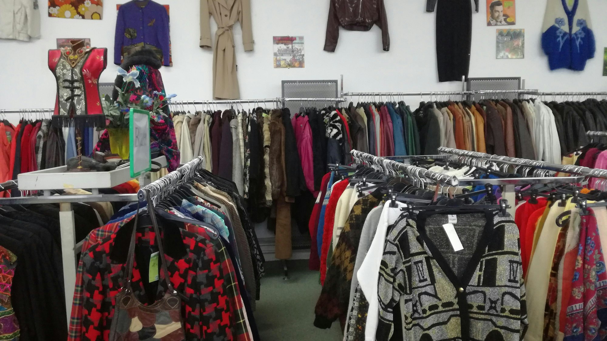 Secondhand Mode im Humana Laden