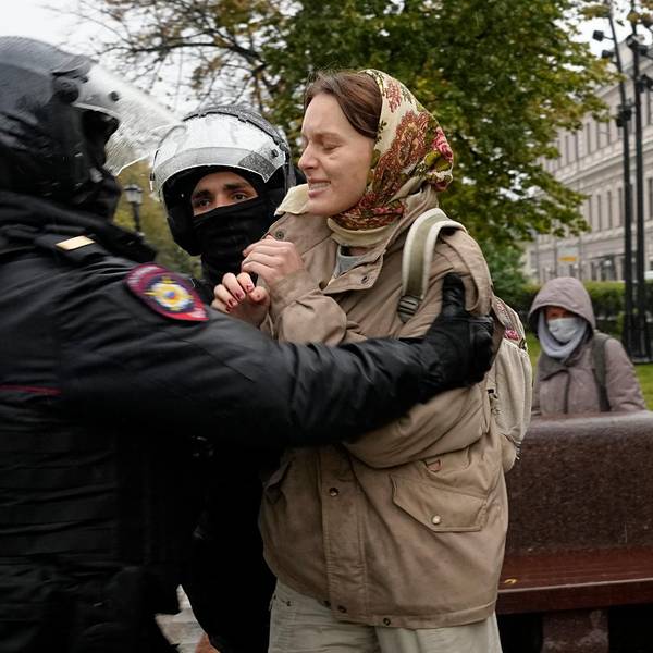 Protest Russland Frau 2022