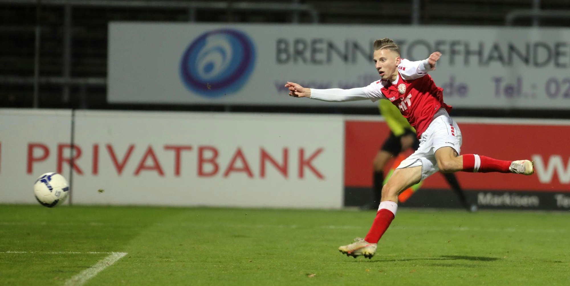 C82F0D38-03C4-4E37-B7F6-2F1FA6FD86B0