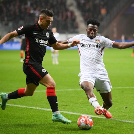 Tapsoba im Zweikampf