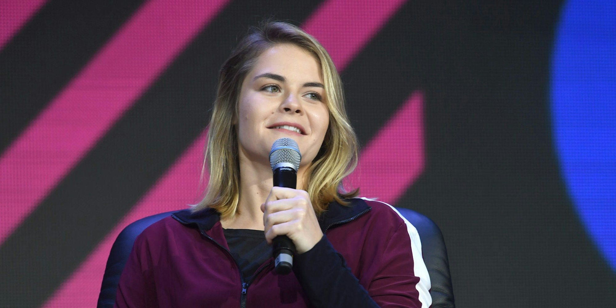 Hazel Brugger 160322