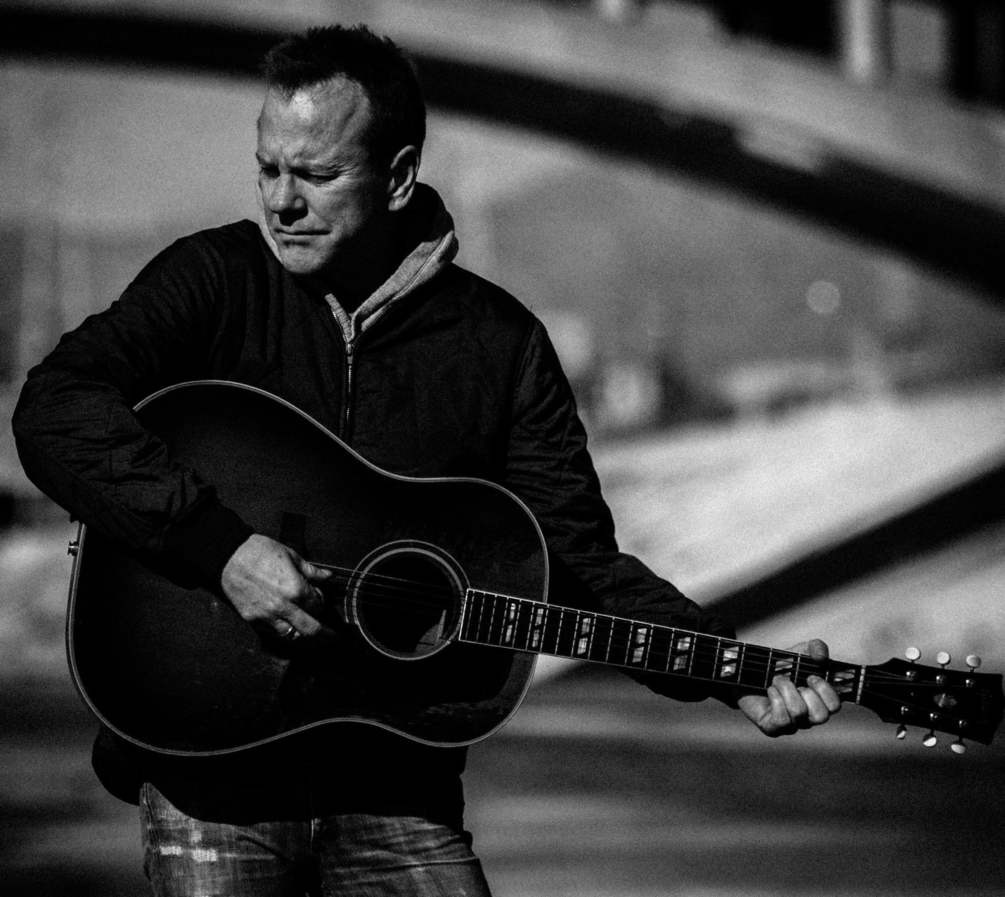 12.06. Kiefer-Sutherland-Press-Photo-2017