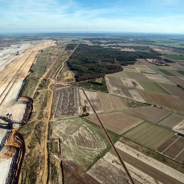 Tagebau Hambach von oben bei Tag