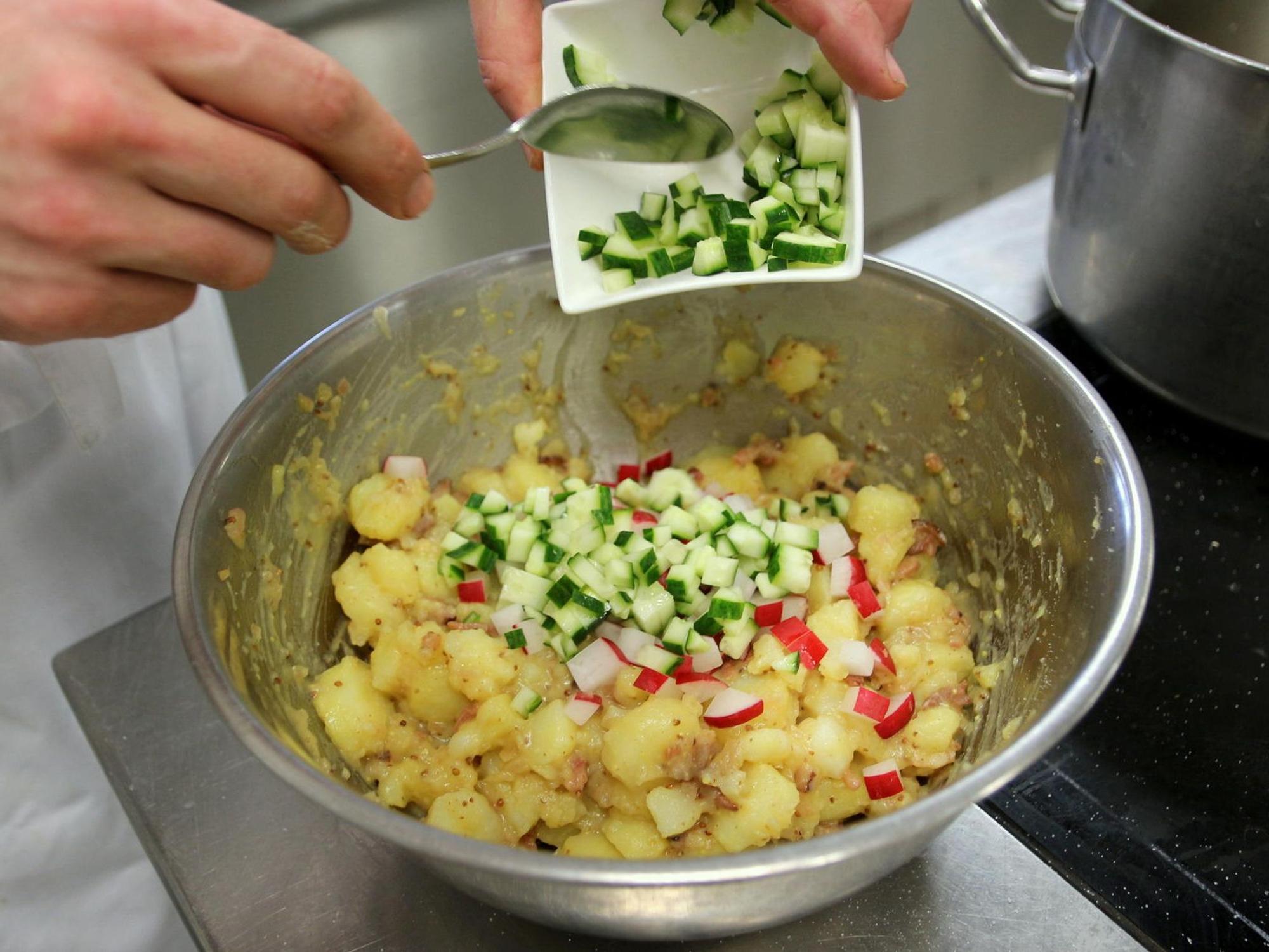 Kartoffelsalat,_Gut_Laerchenhof-_Pu_016-002