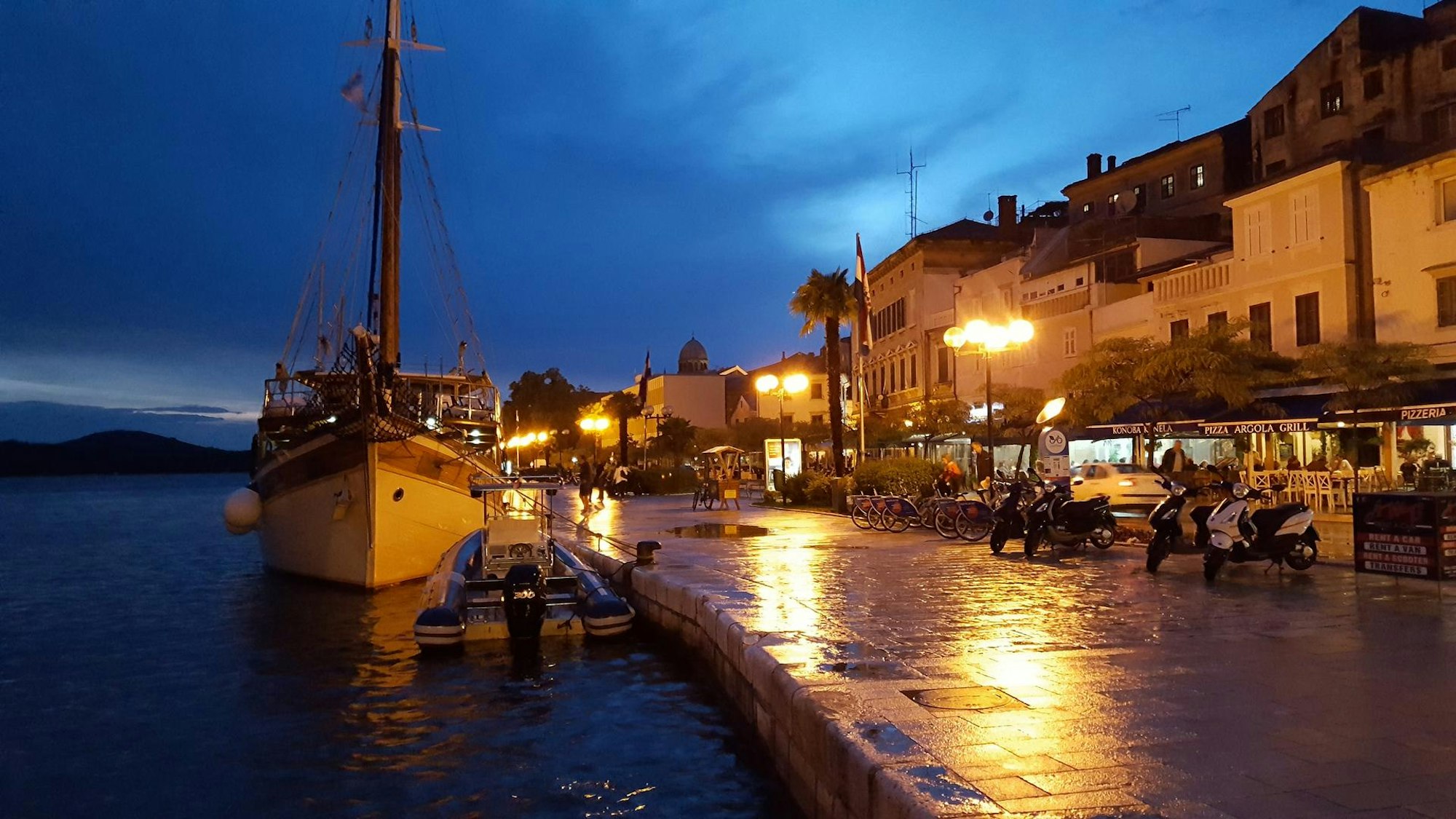 Kroatien Reisetipps Altstadt Sibenik by night
