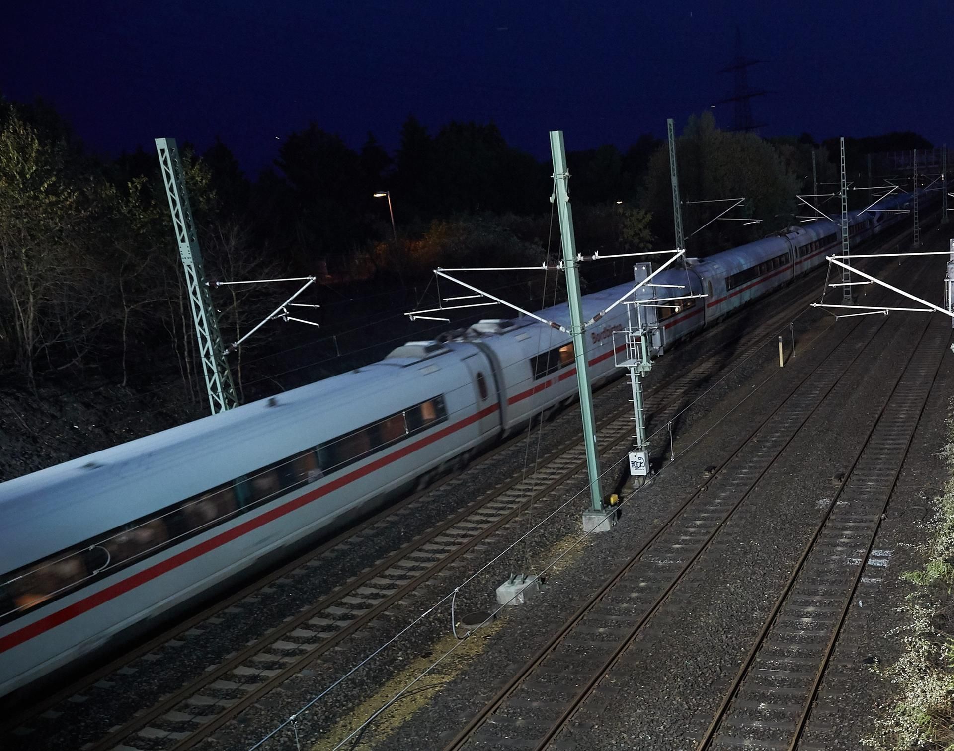ICE bei Nacht