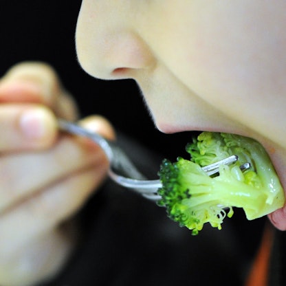 Kind_isst_Brokkoli