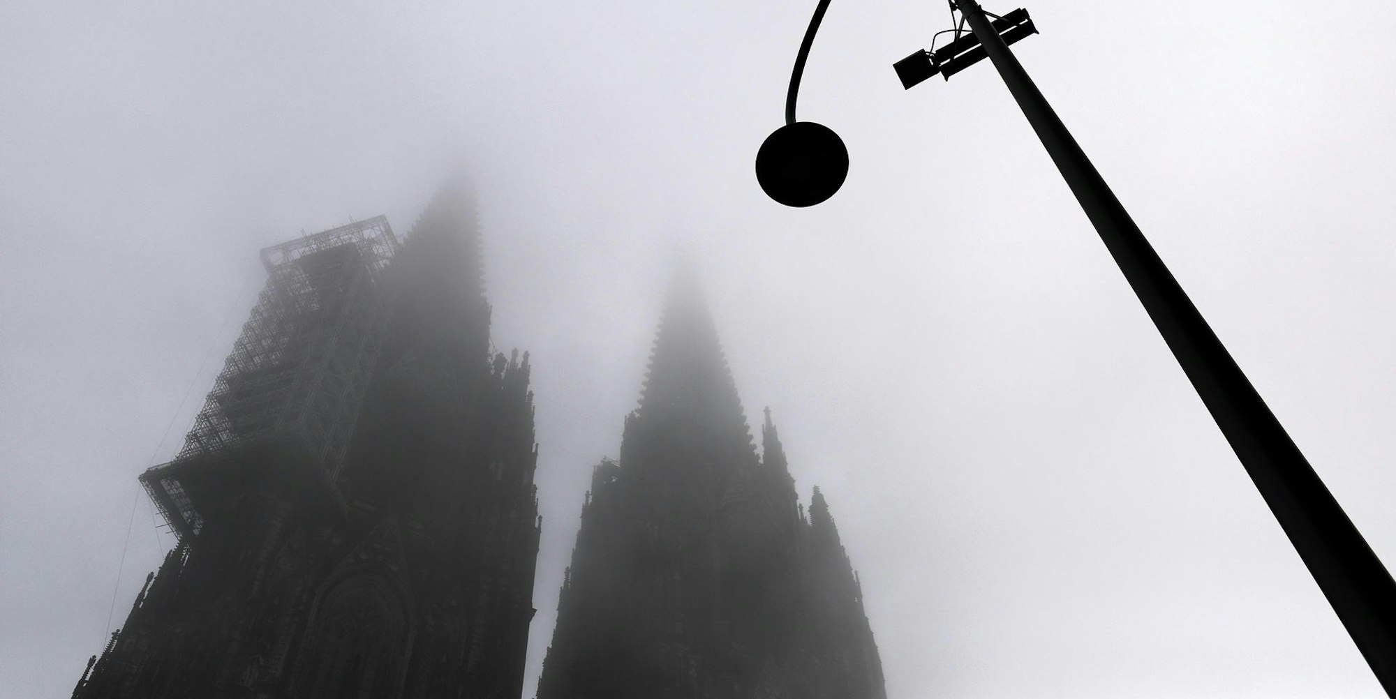 Dom im Nebel