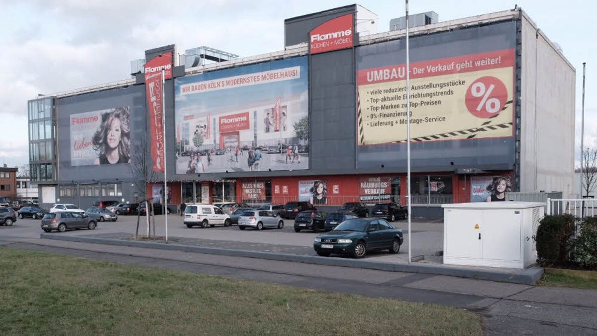 Köln-Poll: Traditionsgeschäft Möbelhaus Flamme schließt