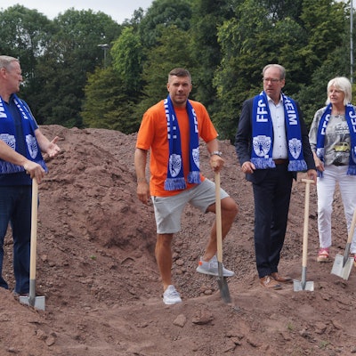 WWX-bg-spatenstich-kunstrasen-mb