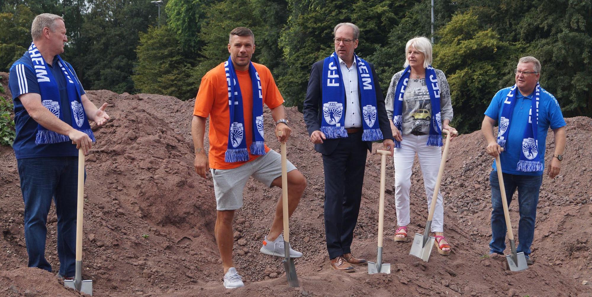 WWX-bg-spatenstich-kunstrasen-mb