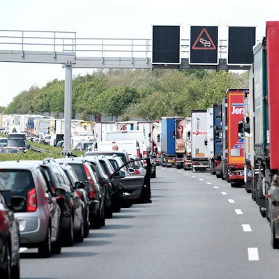 Rettungsgasse Autobahn dpa