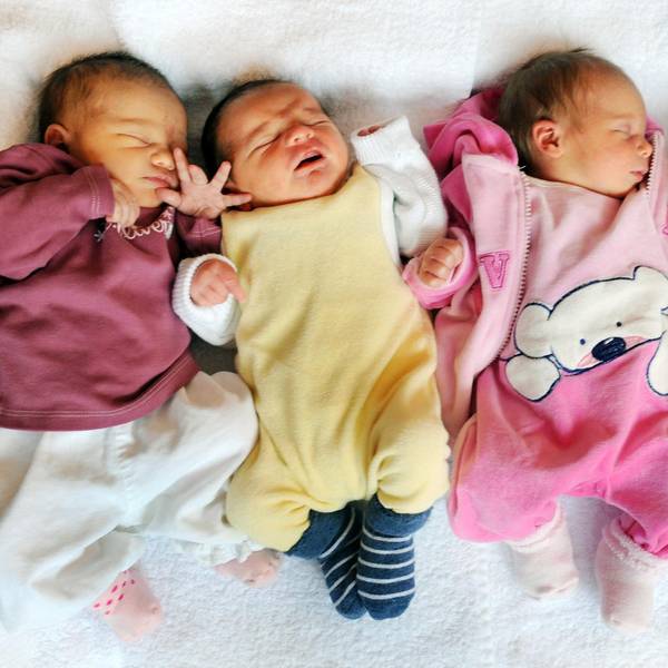 Neugeborene Babys (Symbobild)