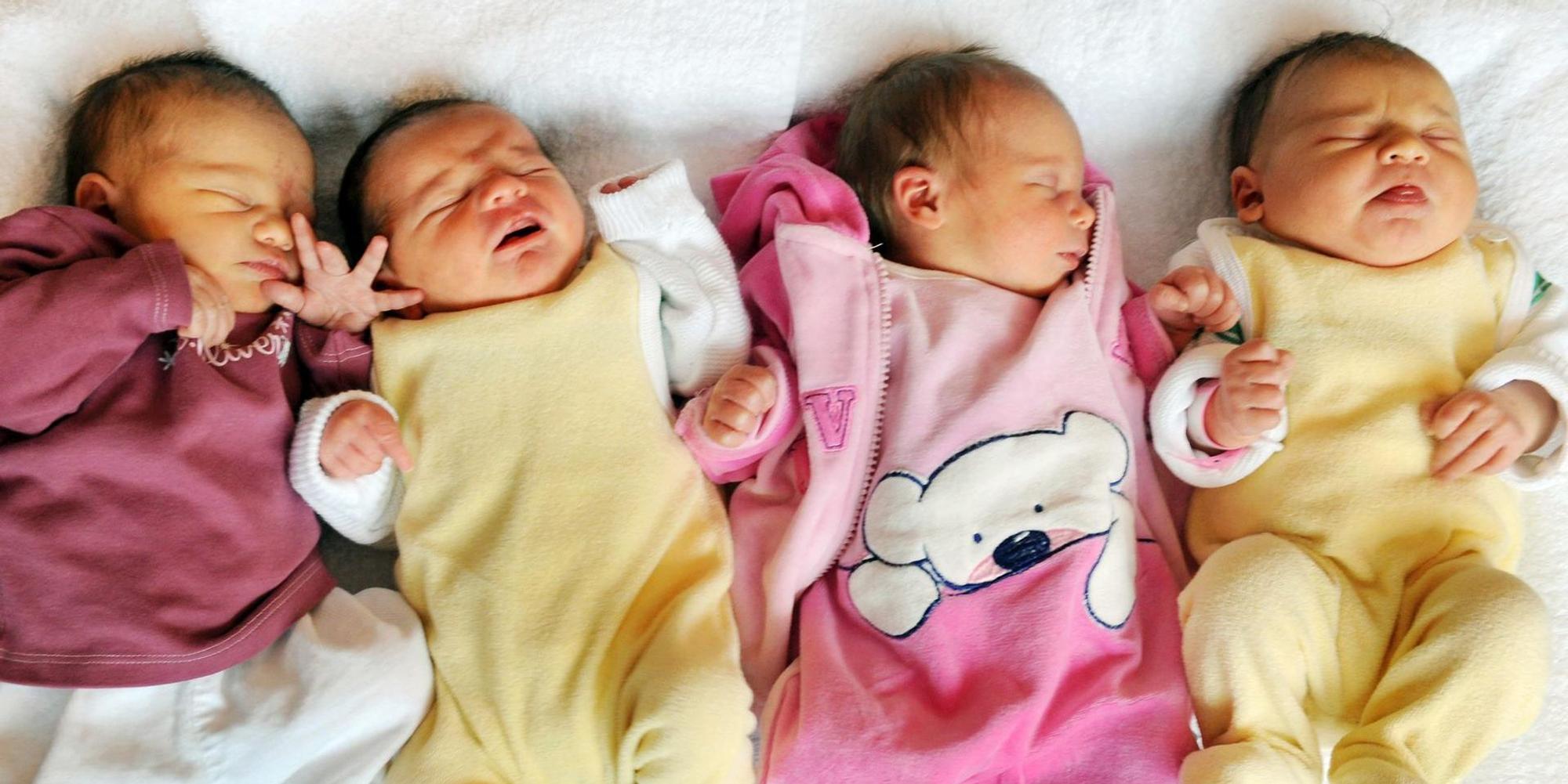 Neugeborene Babys (Symbobild)