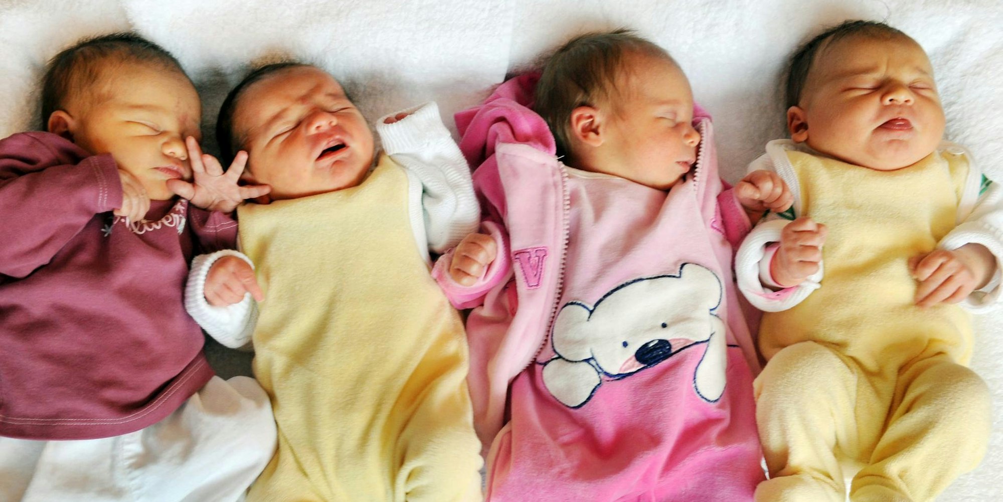 Neugeborene Babys (Symbobild)