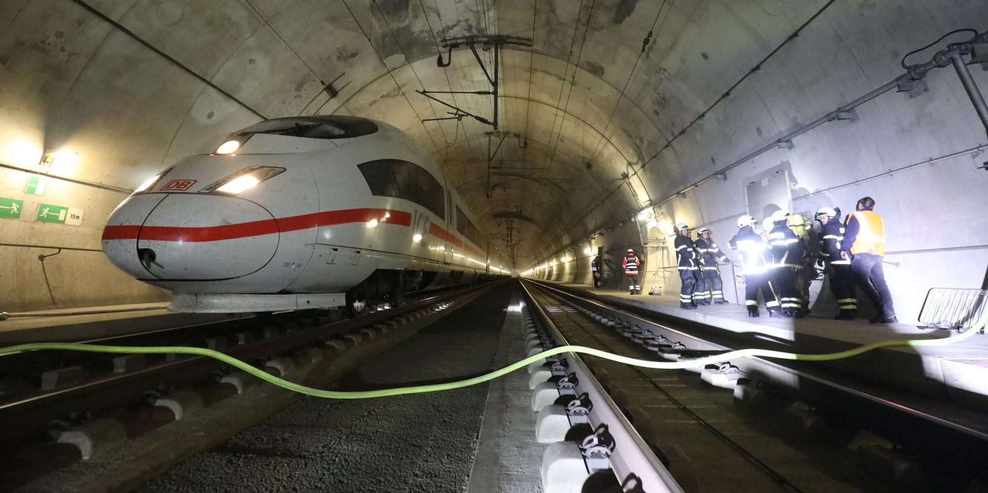 20221030-rkl-ice-notfalluebung-tunnel-windhagen-004