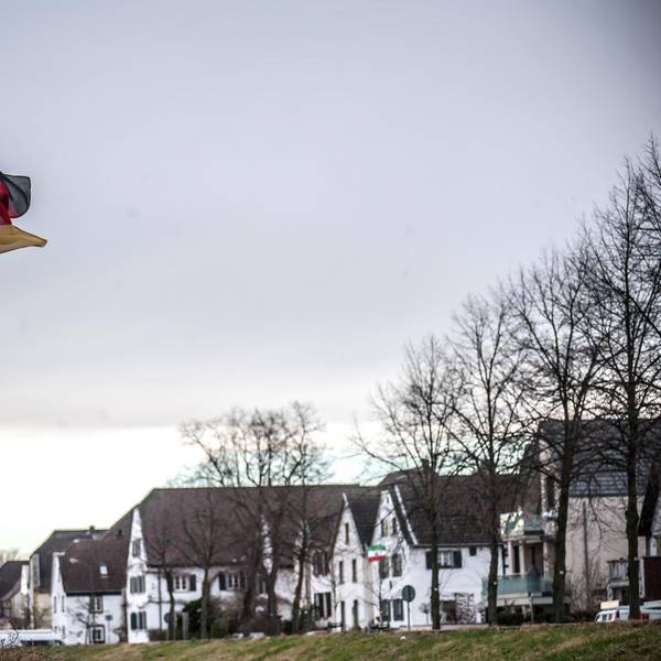 Fahne im Wind Leverkusen