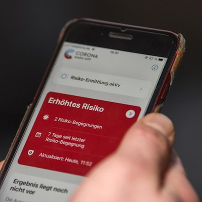 Symbolbild Corona-Warn-App rot
