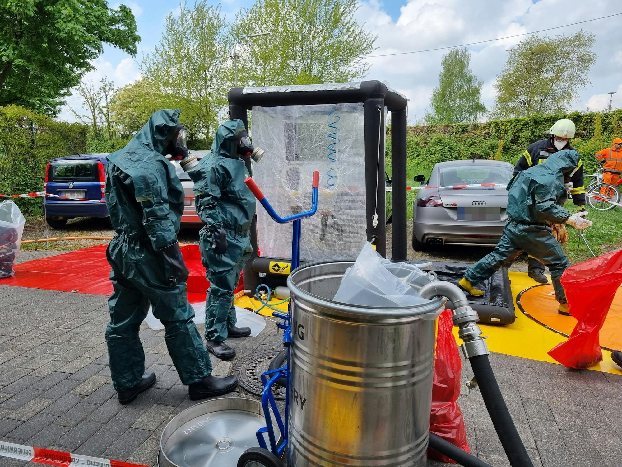 Gefahrgut_Feuerwehr Leverkusen 2022 04 25 (4)_1