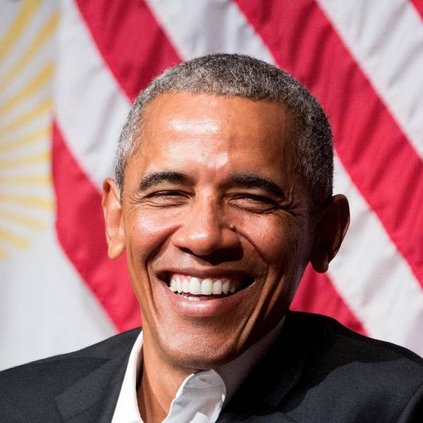 obama vor us fahne lachend