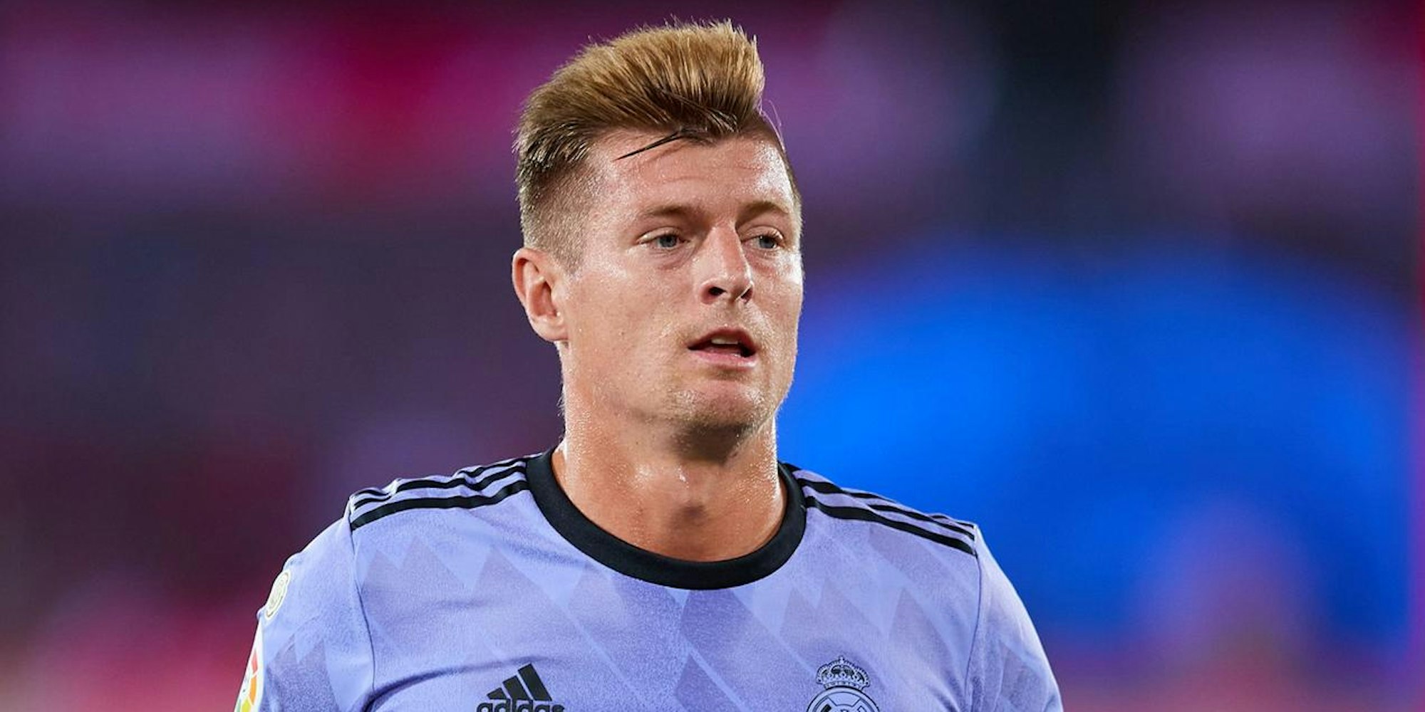 Kroos Toni in lila