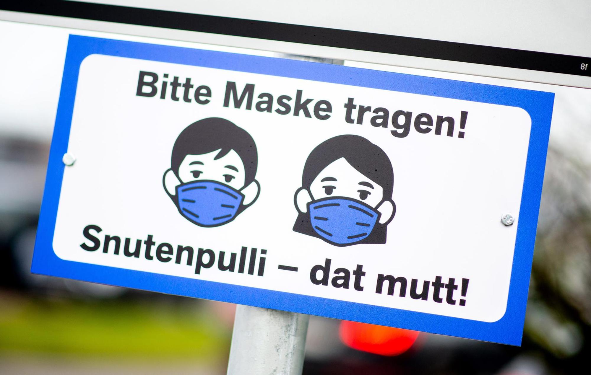 masketragen snutenpulli