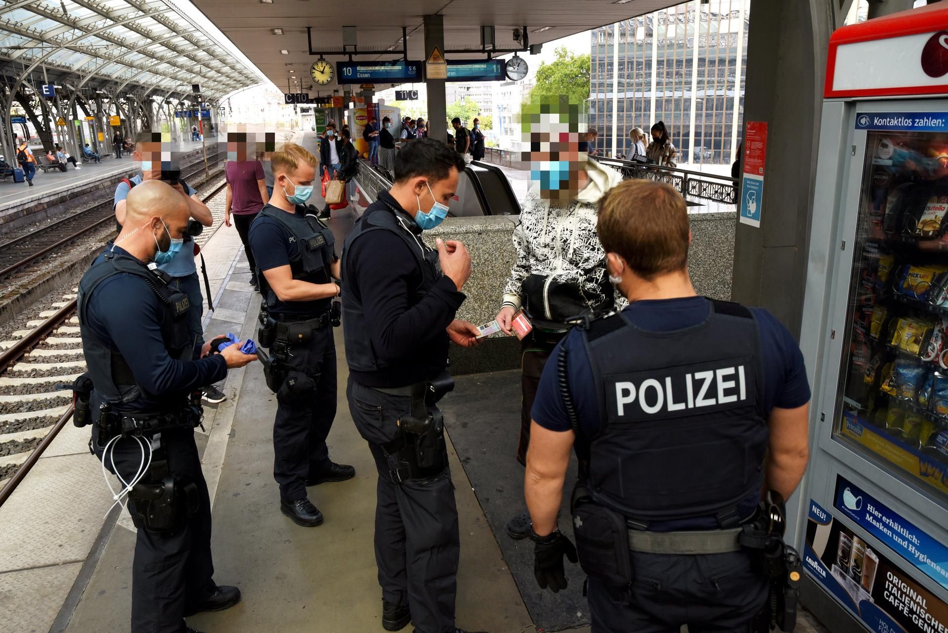 20200824-RAK-MaskenpflichtKontrolleHauptbahnhofKoeln-014
