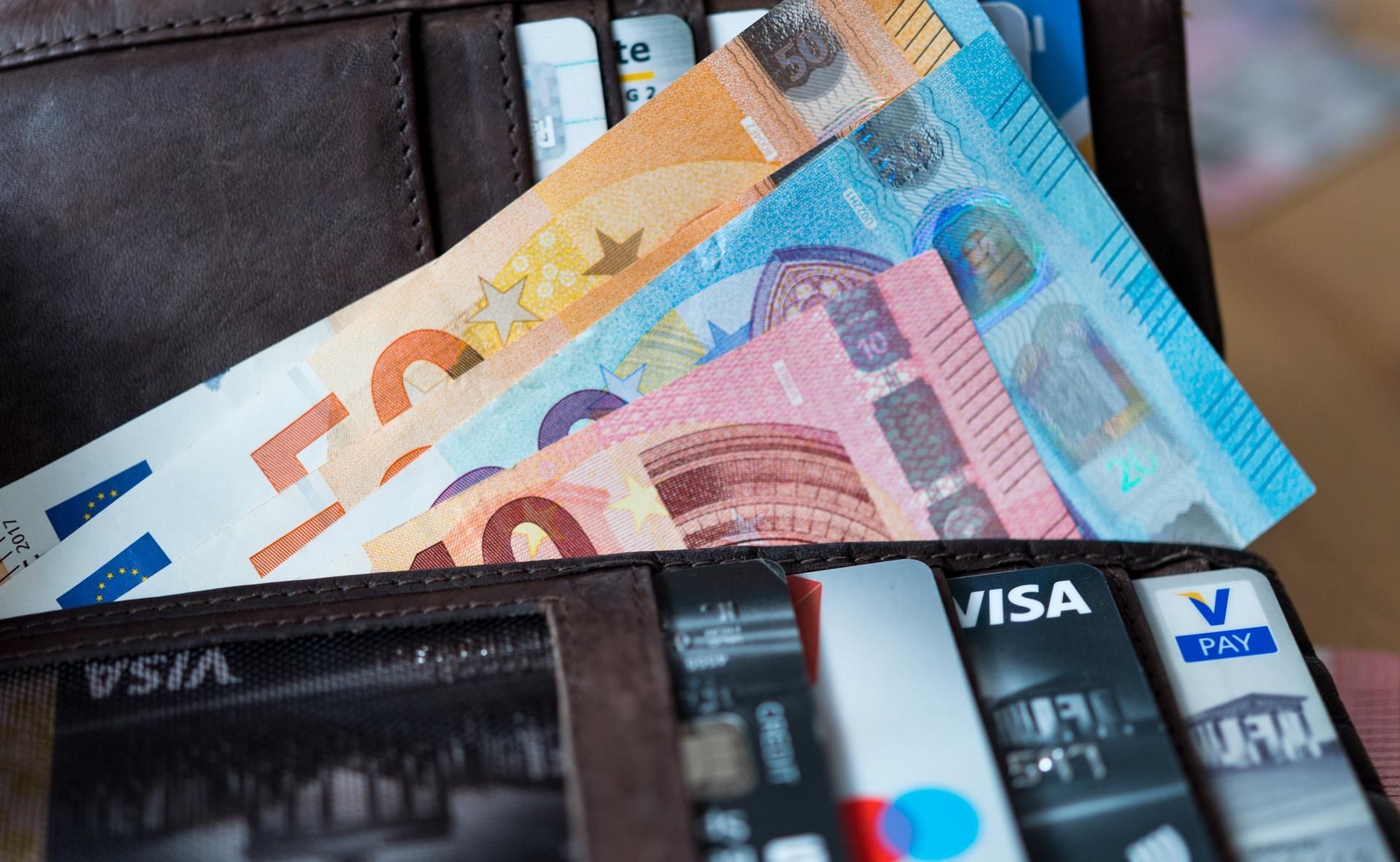 Geldbörse Geld Euroscheine dpa