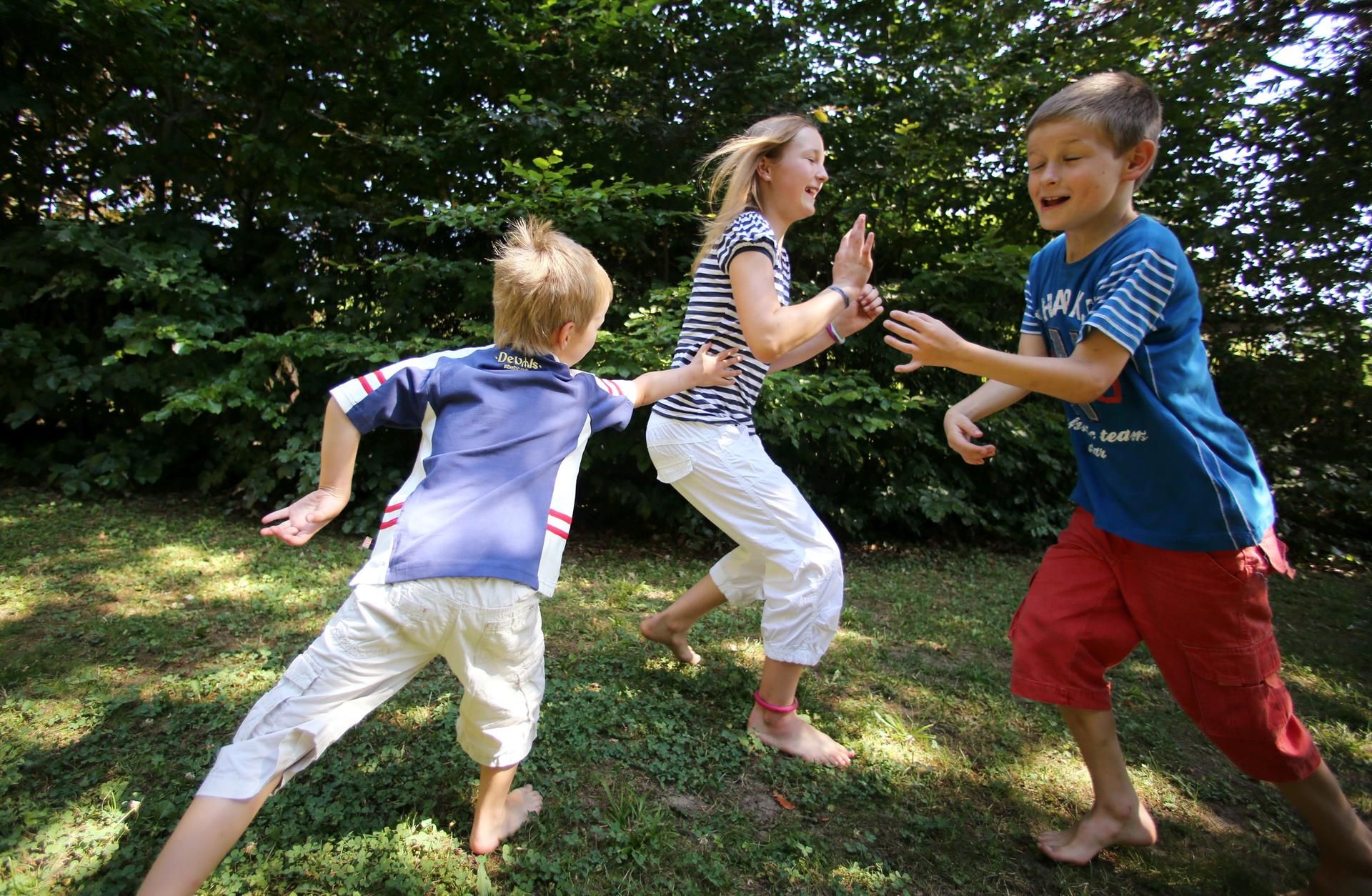 Spielende Kinder.