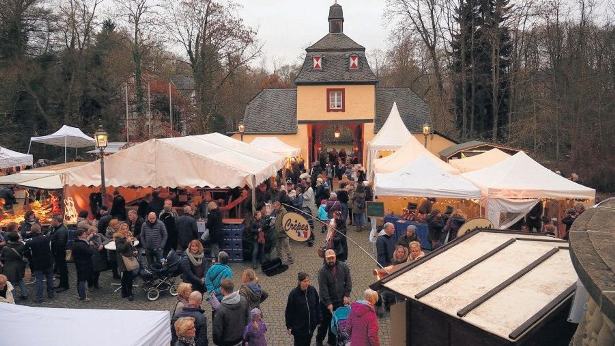 Weihnachtsmarkt auf Schloss Eulenbroich.