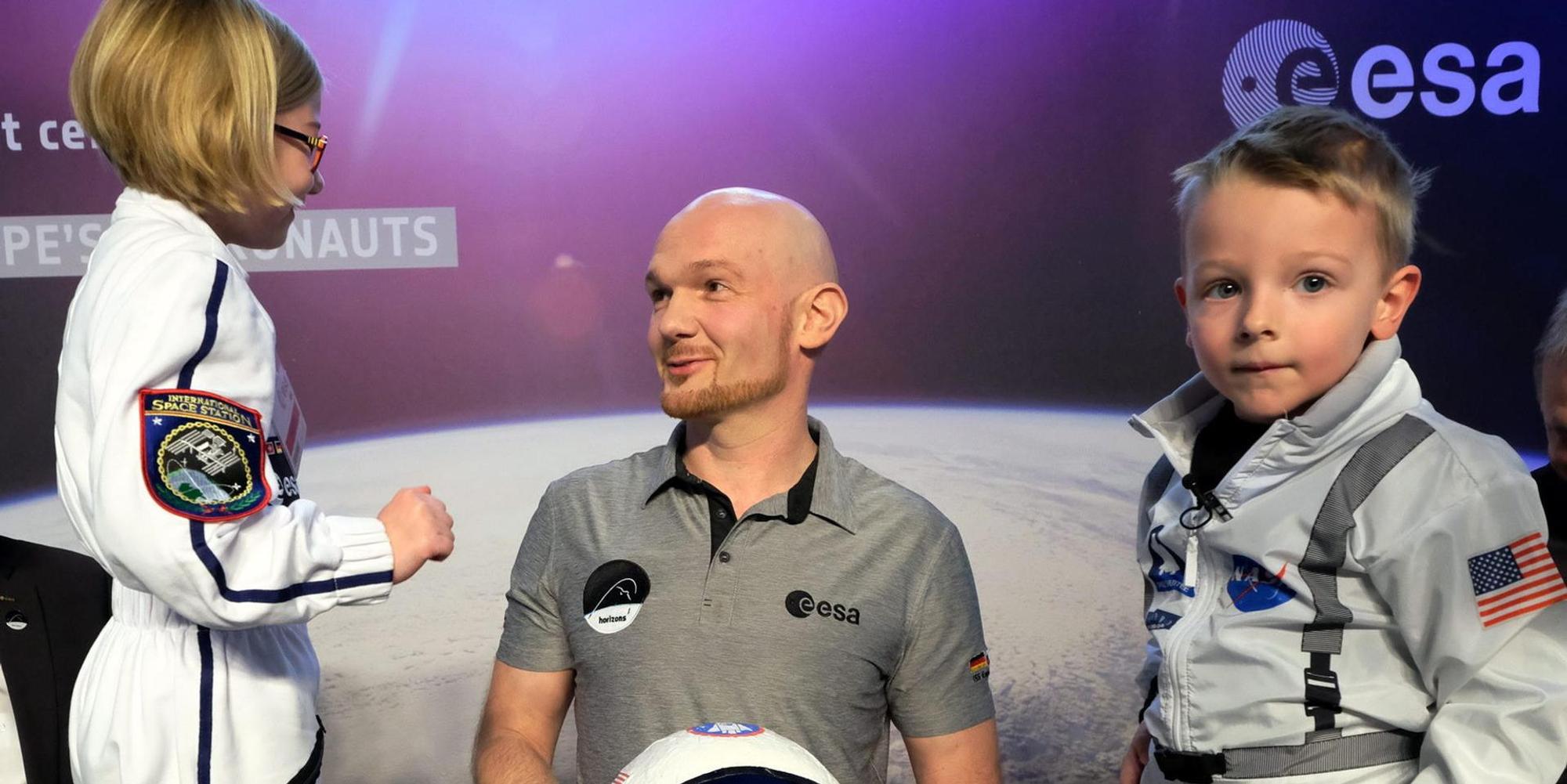 Alexander_Gerst_mit_Fans