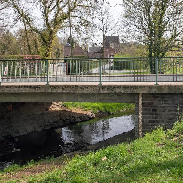 Heimerzheim_Bruecke_an_der_Burg_jst_Hochwasserschutz