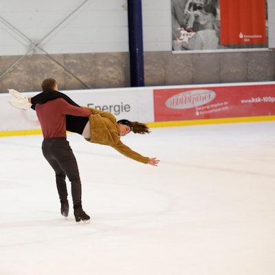 Sarah_Lombardi_Holiday_on_Ice_28122019