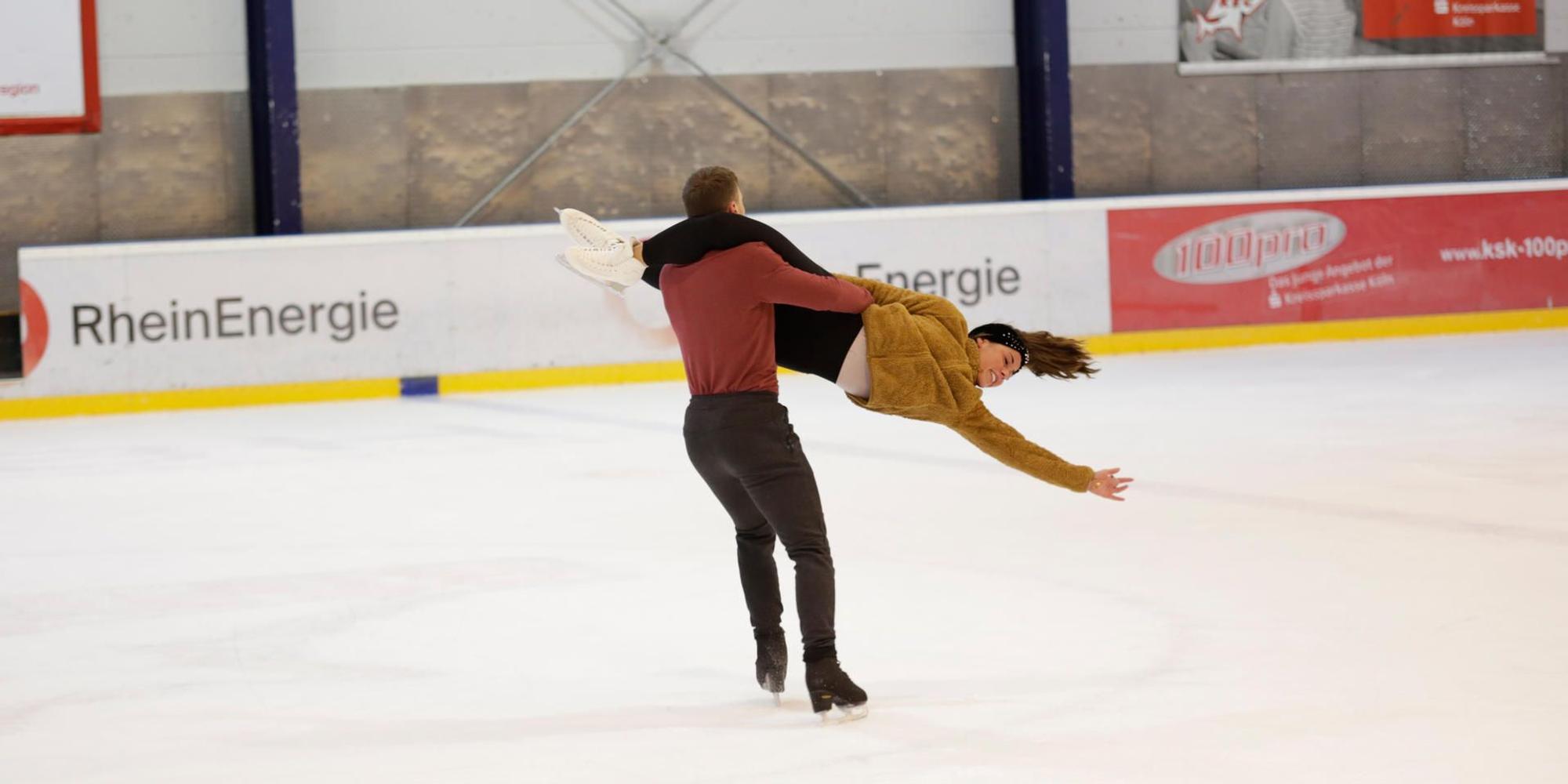 Sarah_Lombardi_Holiday_on_Ice_28122019