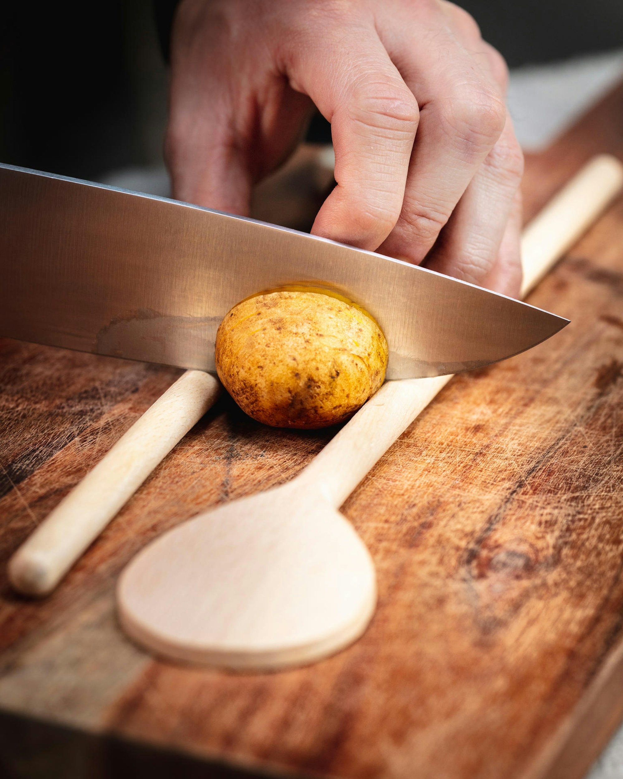 kartoffeln zwischen löffel