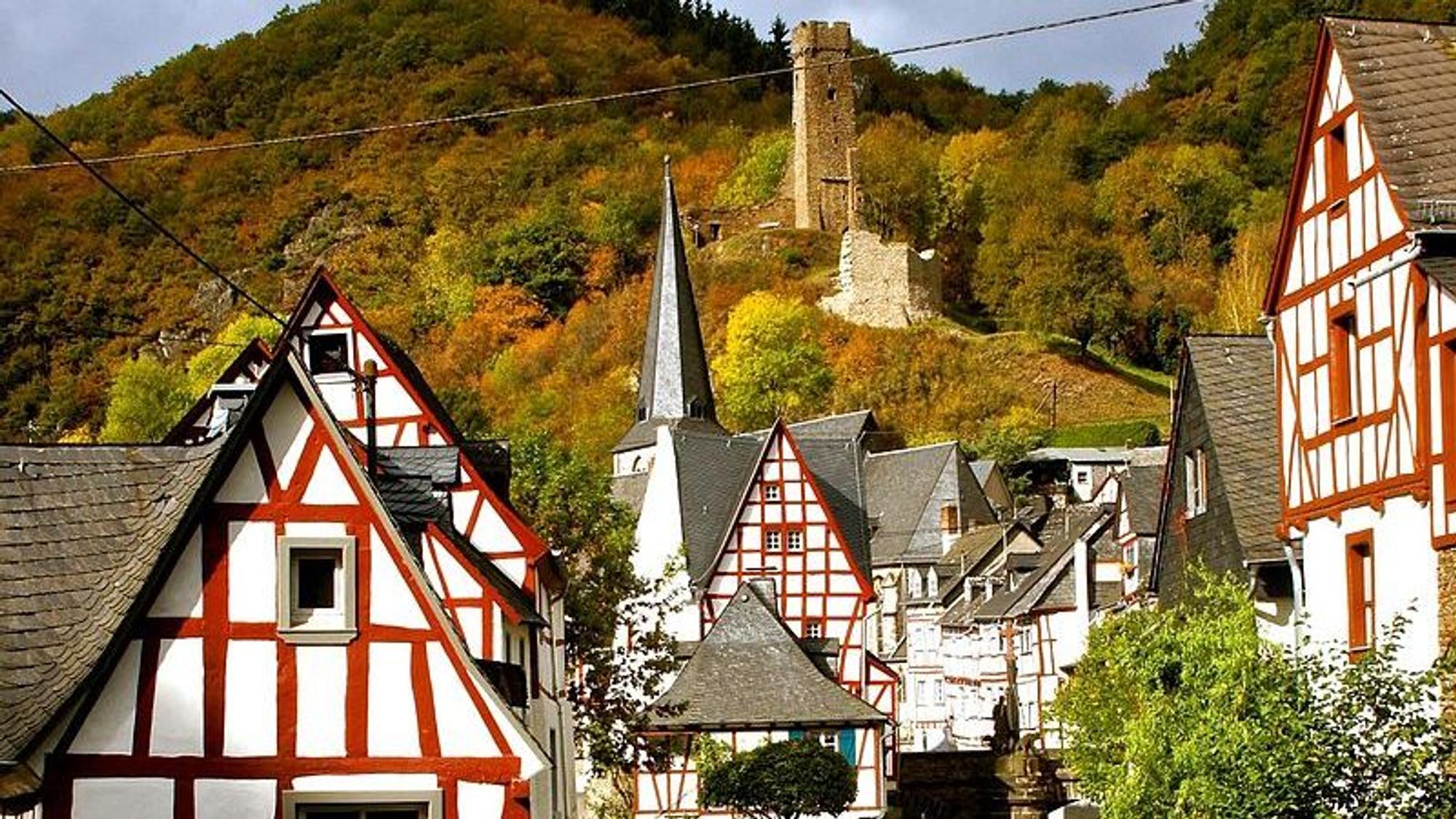 Monreal_Eifel_Wiki cc2.0 Heribert Pohl