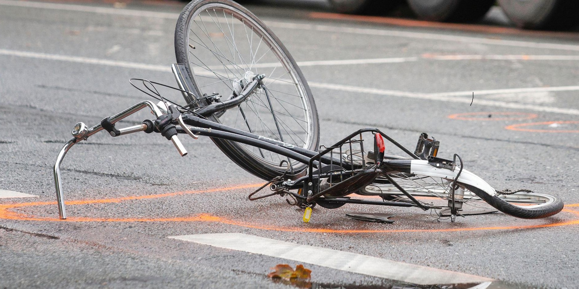 Radfahrer Unfall Symbol 061119