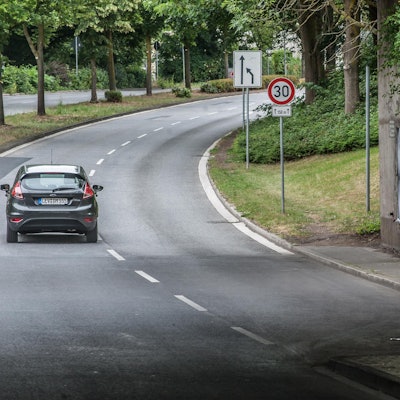 leverkusen-park-platz-rathenaustrasse--ALF_3715