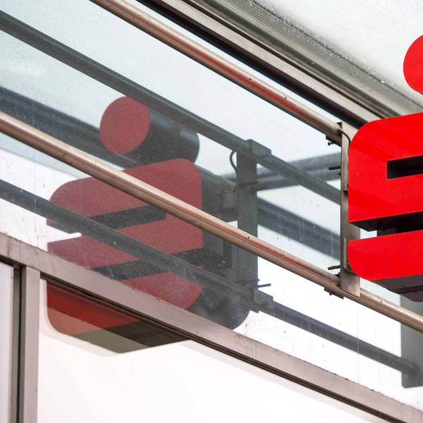 Sparkasse Symbol dpa 140519
