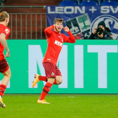 E9054C8C-8055-416D-BD14-E70A57385E78