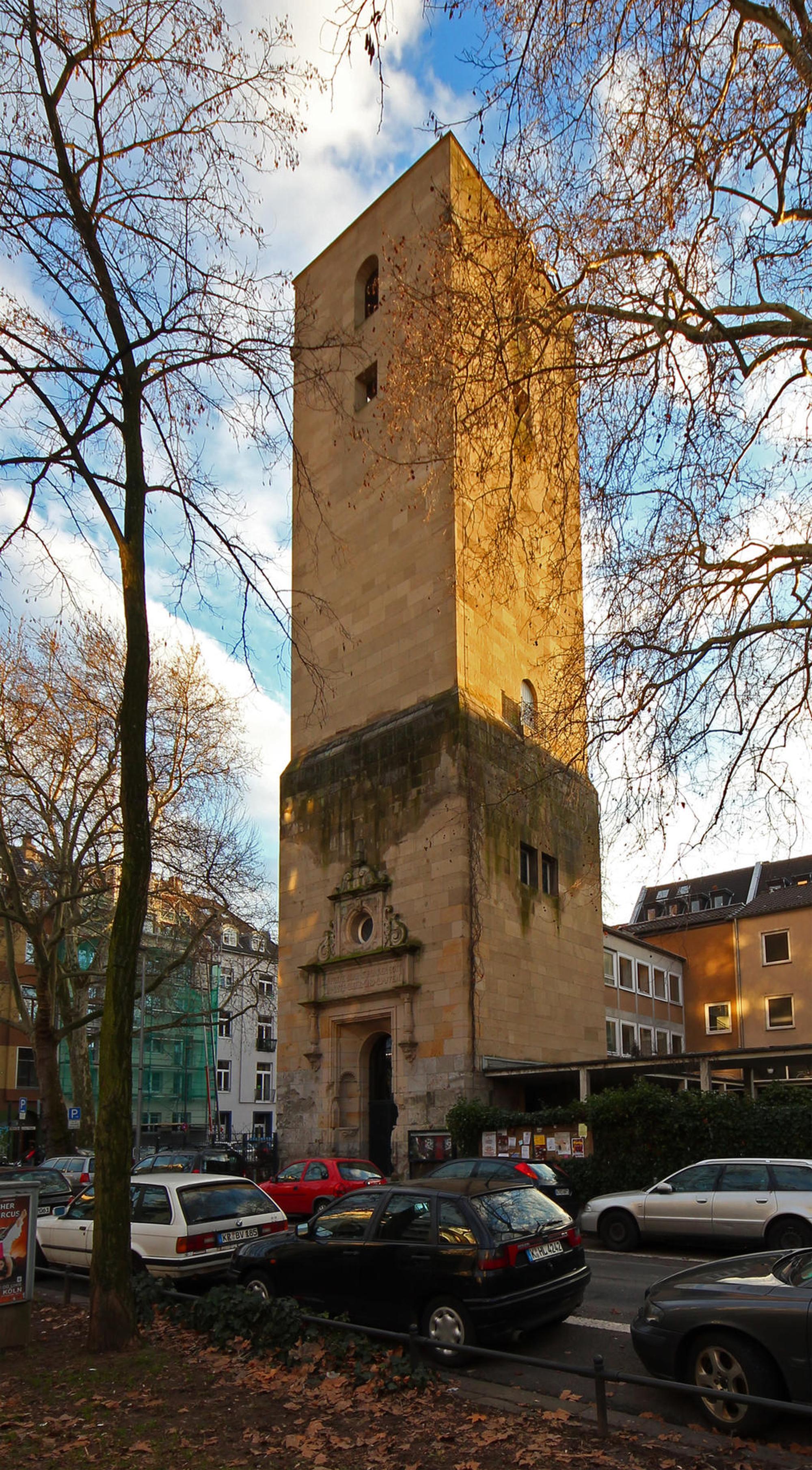 Kirchturm_Lutherkirche_Koeln_-Wiki3.0_Savin8-16