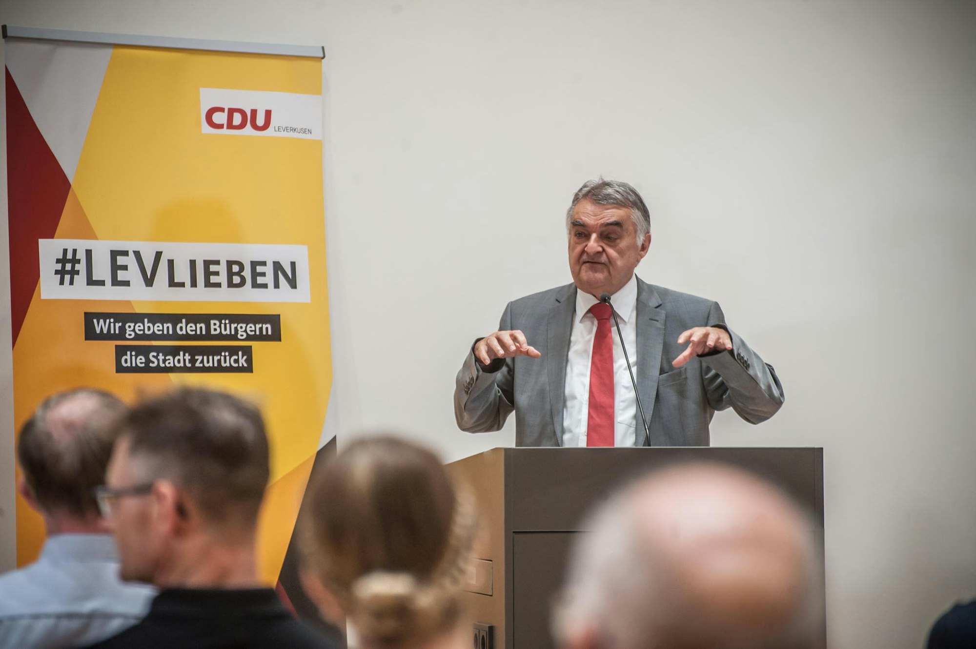 herbert-reul-wahlkampf-leverkusen_ALF_7491
